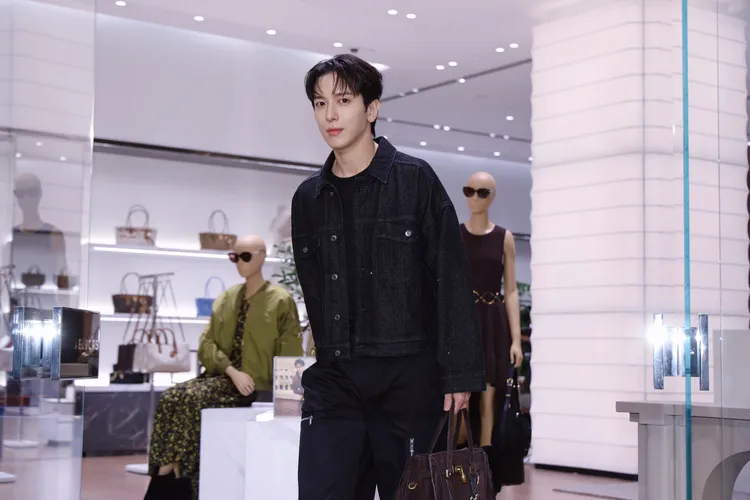 鄭容和現身台北101。彭欣偉攝