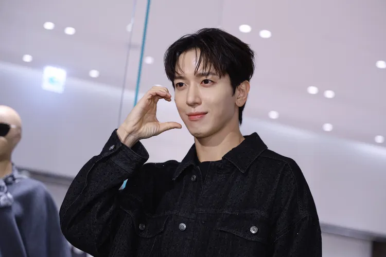 鄭容和帥氣亮相台北101。彭欣偉攝