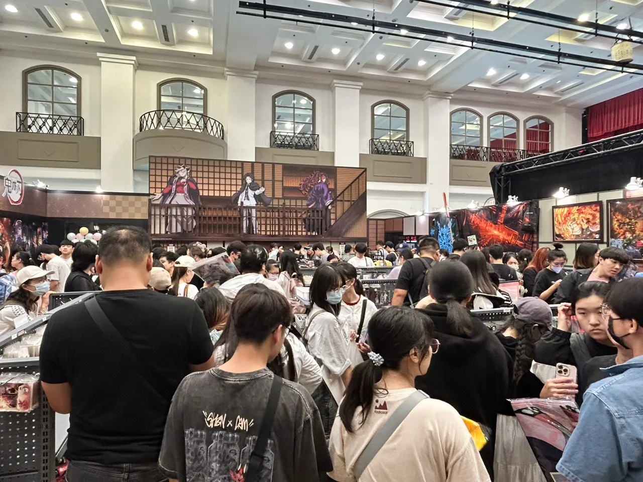 《鬼灭之刃》迈向无限城快闪店吸引大批动漫迷。中友提供