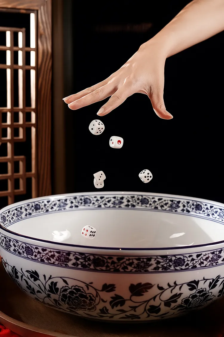 雲朗觀光旗下飯店再現金門傳承逾三百年的「中秋搶狀元」，邀旅客同樂擲骰，體驗獨特民俗魅力。雲朗觀光提供