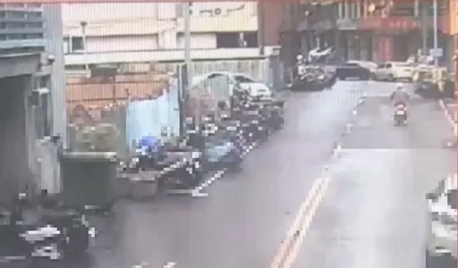 财务纠纷竟当街撞车逃逸!前镇警迅速查获犯嫌送办