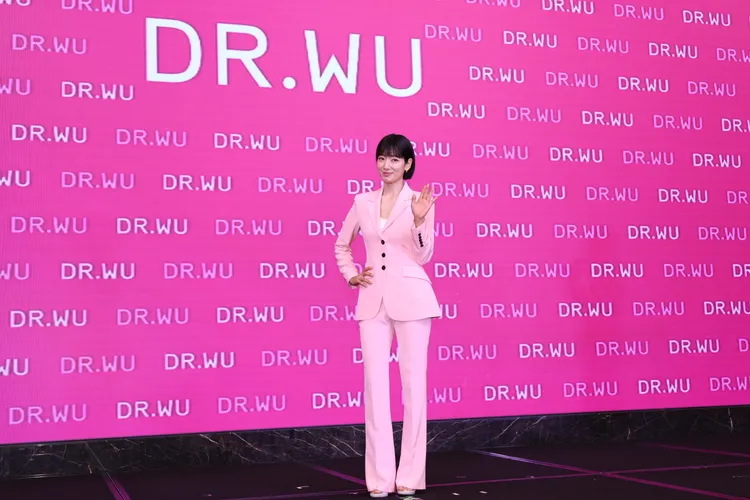 朴信惠今日在台灣出席DR.WU代言活動。彭欣偉攝