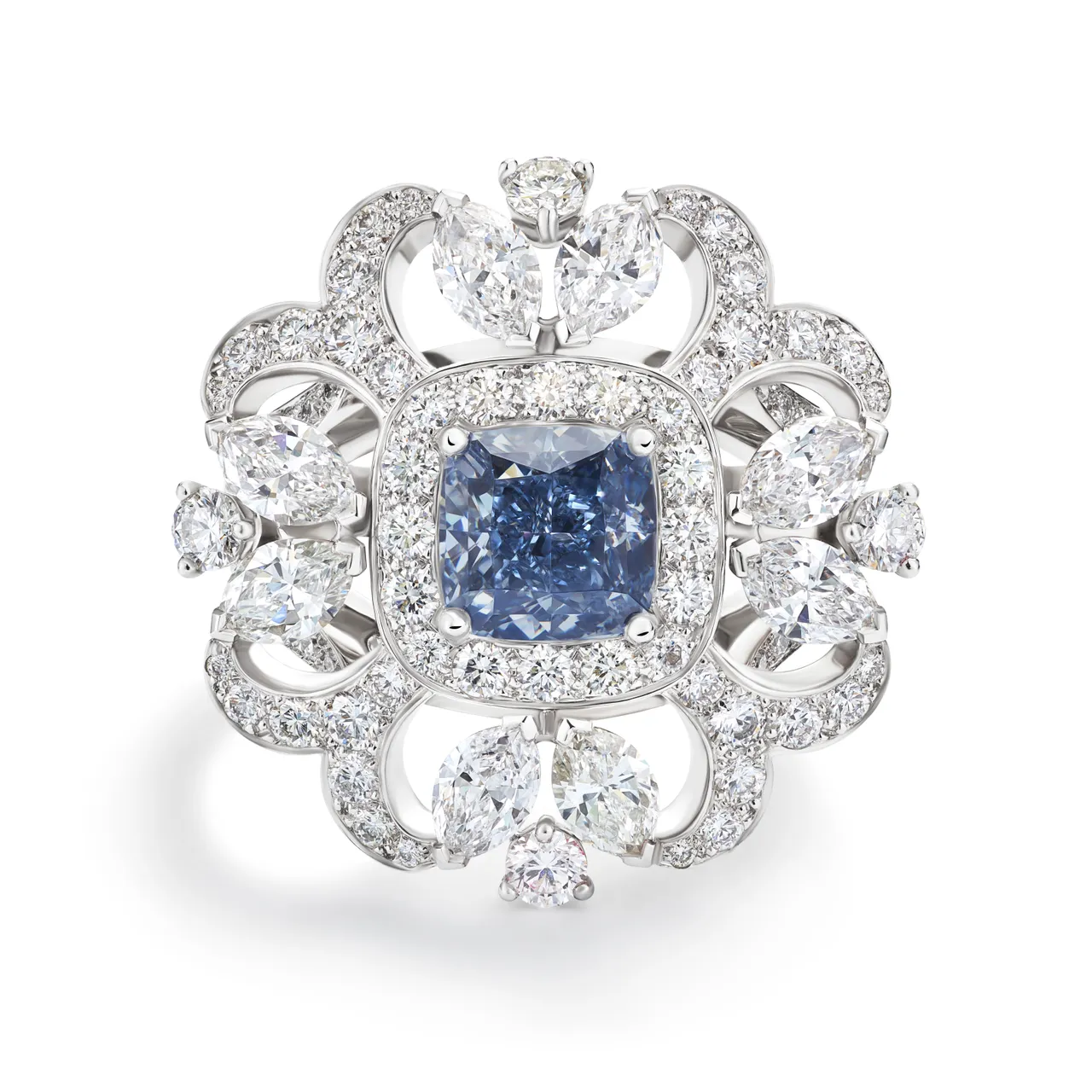De Beers Ellesmere Treasure 高级珠宝枕形切割蓝钻戒指。品牌提供