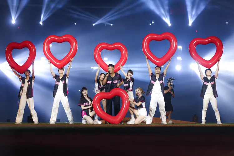 李玖哲昨首度解鎖大巨蛋開唱。樂天桃猿提供