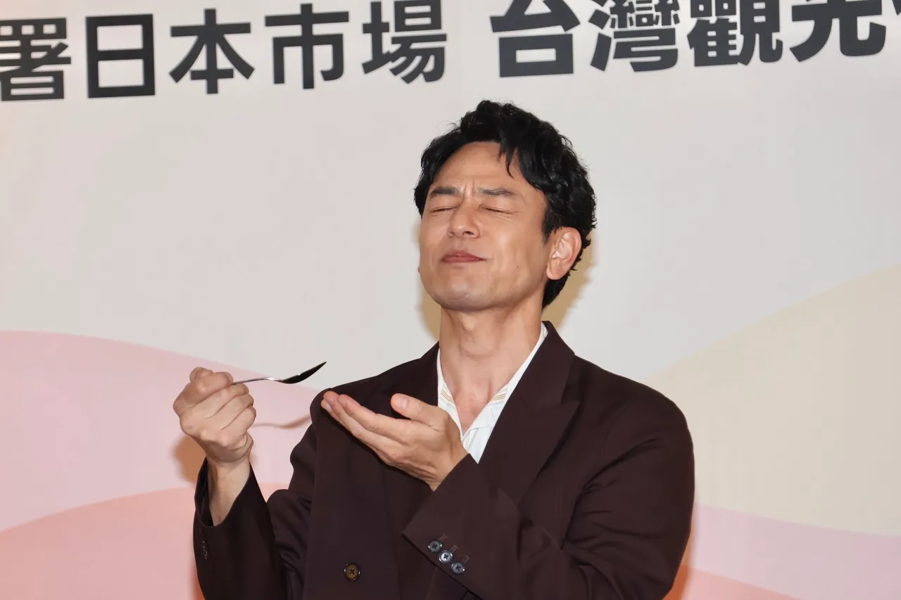 妻夫木聪吃了剉冰超满足。庄宗达摄