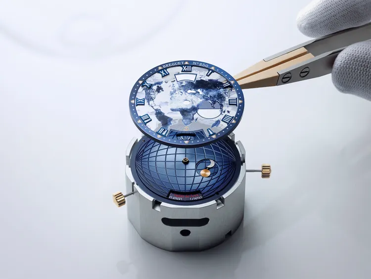 寶璣Marine Hora Mundi 5555腕錶工藝圖。品牌提供