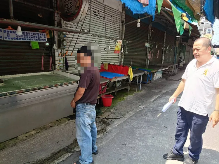 李男涉嫌搶奪皮夾被捕。翻攝畫面