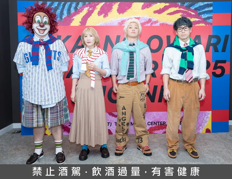 Saori（左二）提到昨天去噶瑪蘭酒廠參觀，喝了威士忌非常開心。環球音樂提供