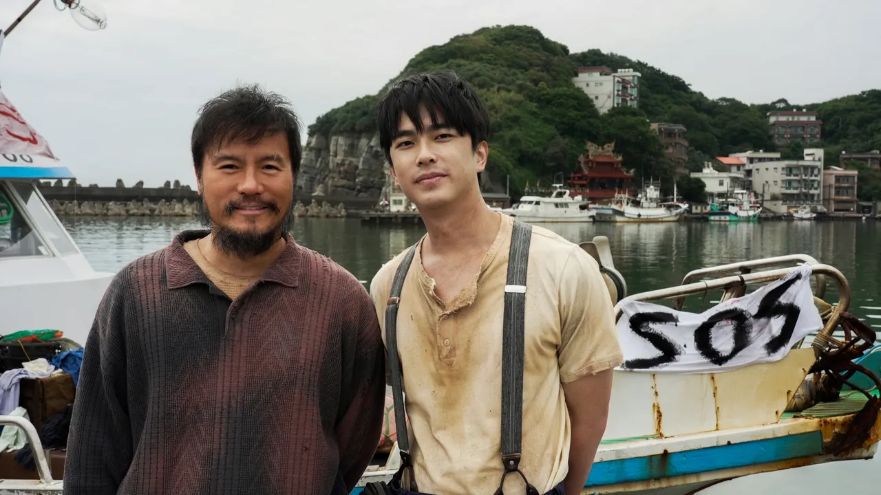 亞洲電視大獎視帝李銘忠飾演船長、演員曾敬驊飾演船員。偉大文化提供