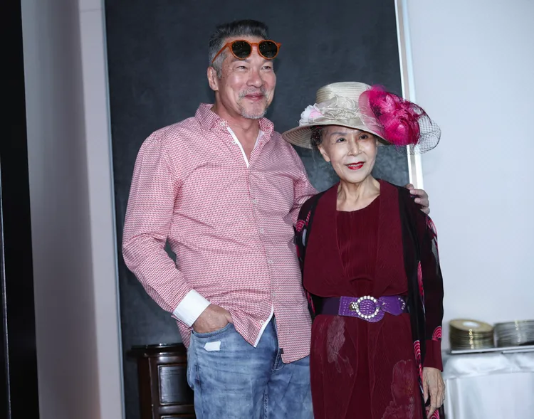 洪小喬與黃仲崑相見歡。娛樂中心攝