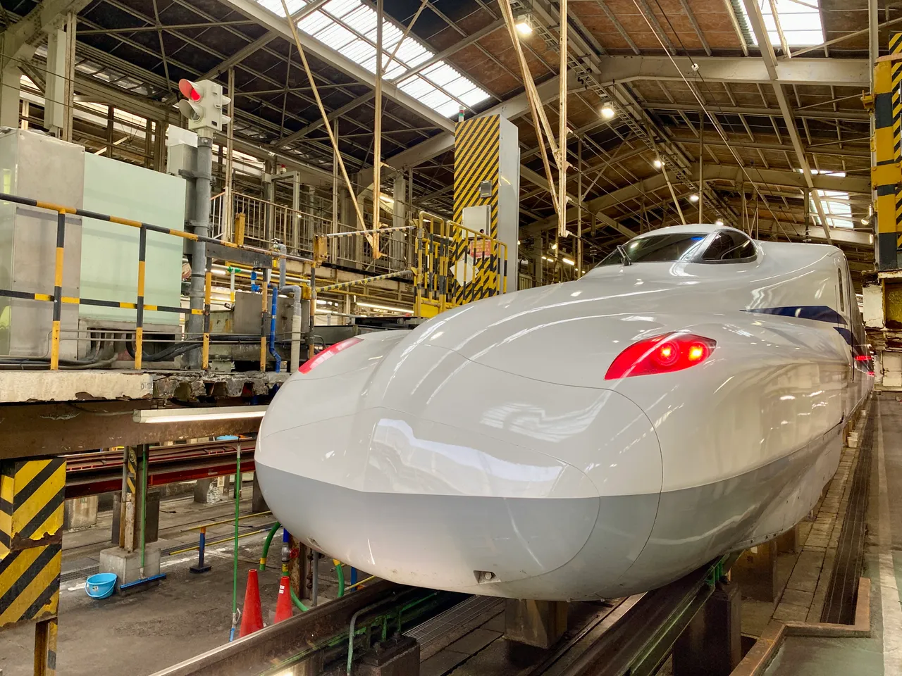 日本新干线行驶于东京到九州博多的新款车型「N700S」。庄伟祺摄