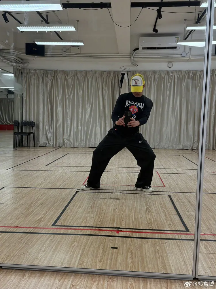 郭富城日前才於社群分享為成都站巡演練舞。摘自微博