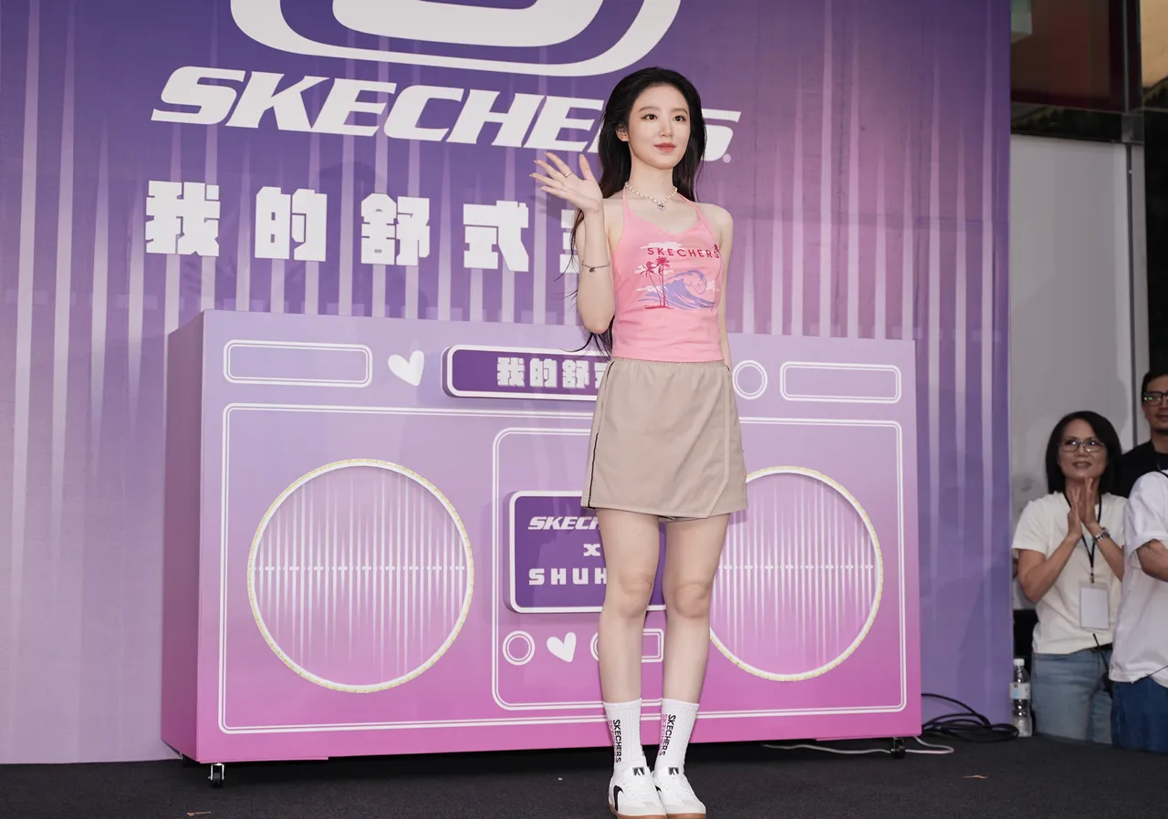 叶舒华现身信义区。彭欣伟摄