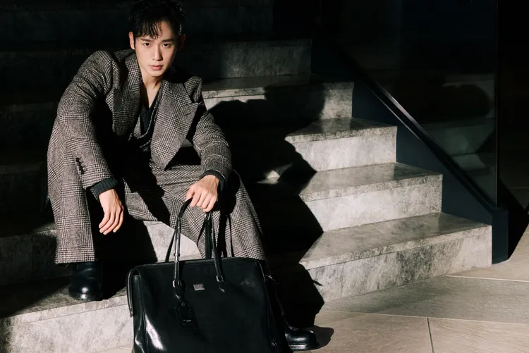 丁海寅拍攝Dolce&Gabbana 2025秋冬形象照。品牌提供