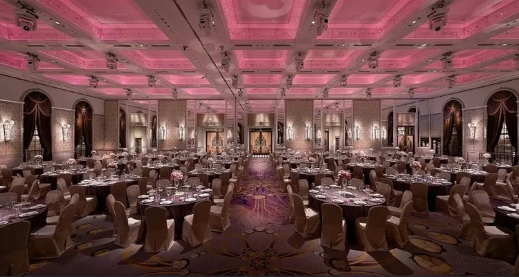 大宴會廳可容納288～780人，此場地還配備專屬車道入口、一間VIP套房和用於接待的寬敞門廳，非常適合舉辦各種活動、派對或獨家商務活動。翻攝《東方文華酒店》官網