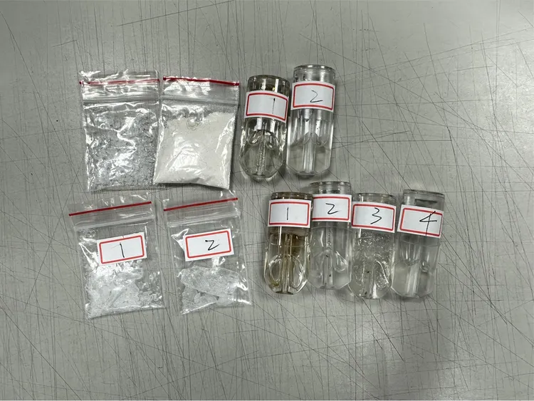 毒鴛鴦身上海洛因、煙彈等證物。翻攝畫面