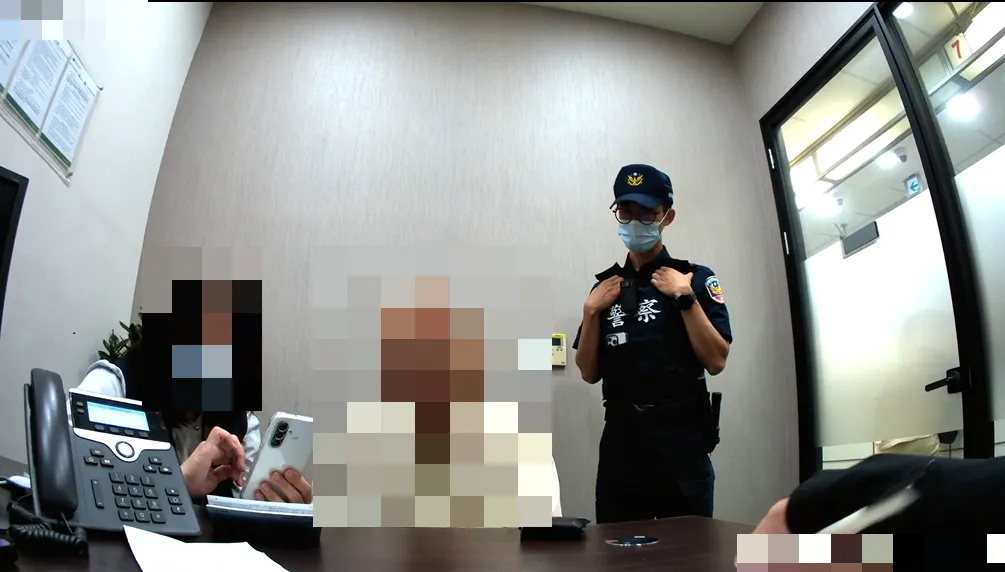 阿明依照詐團指示前往銀行匯款,幸好行員機警,報案攔阻。翻攝畫面