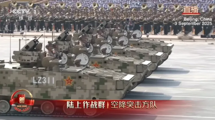 解放軍空降突襲方隊。翻攝CCTV