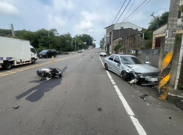 台13線苗栗路段3車碰撞車禍　郵務士重傷、男大生命危