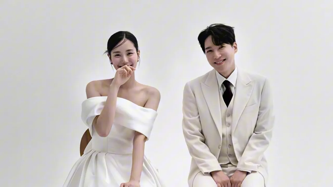 崔妍秀(左)原本就是金泰贤的歌迷,可说是最成功的粉丝。翻摄YouTube