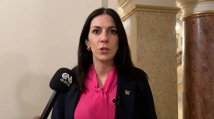 捷克眾議院議長艾達莫娃認為能看到翠玉白菜「圓滿了」。中央社