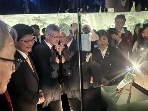故宮「翠玉白菜」驚艷捷克!美女議長朝聖讚嘆:圓滿了