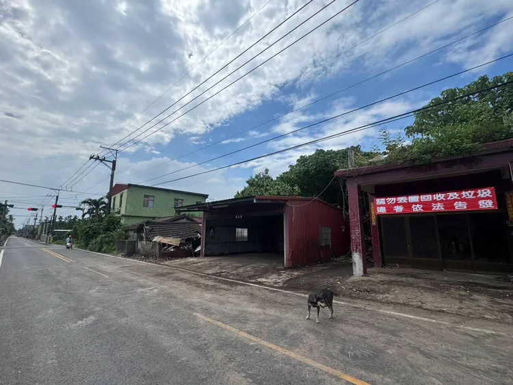 屏東縣環保局、內埔鄉公所派人清理，總算恢復原貌。民眾提供