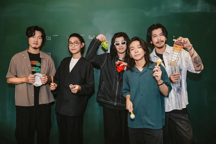 麋先生團有喜事，祭新歌普天同慶。相信音樂提供