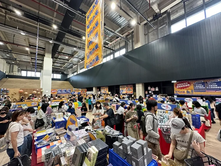 年度最大特賣盛會「萬物市集」將於新店實驗場登場，萬件文具禮品最低1折起。誠品提供