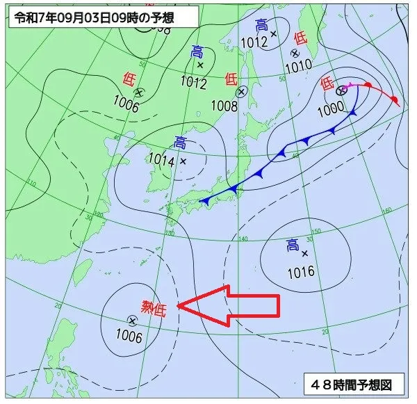 熱帶低壓（箭頭處）預估3日會出現在菲律賓東部外海。翻攝自RSK山陽放送