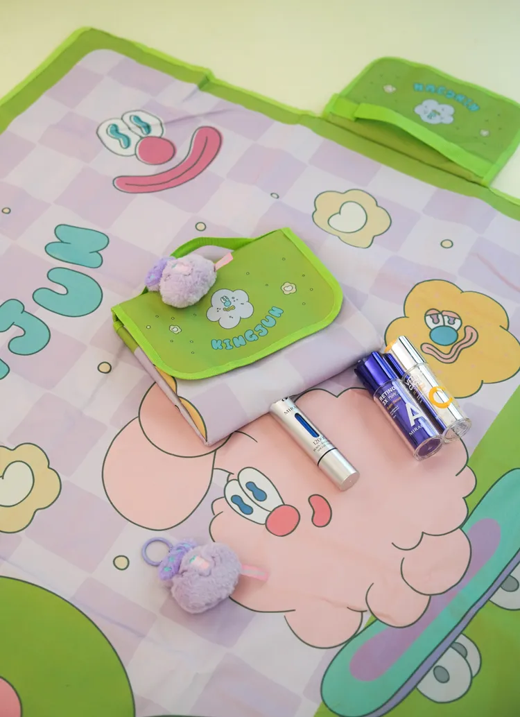 未來美x KINGJUN獨家聯名野餐墊，買早C晚A超值囤貨5件組即可獲得，4180元。品牌提供