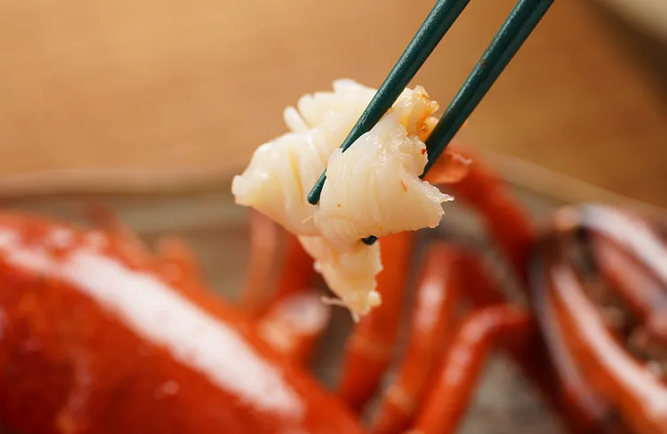 主廚嚴選波士頓龍蝦，雪白鮮嫩的龍蝦肉，口感鮮美彈牙。業者提供