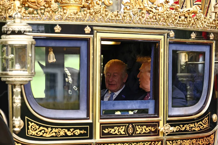 英王查理與川普共乘馬車前往溫莎城堡。路透社