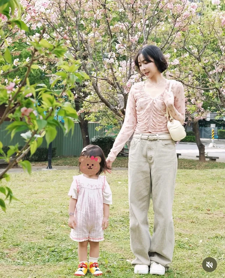 林雨葶親自帶女兒。翻攝自林雨葶IG