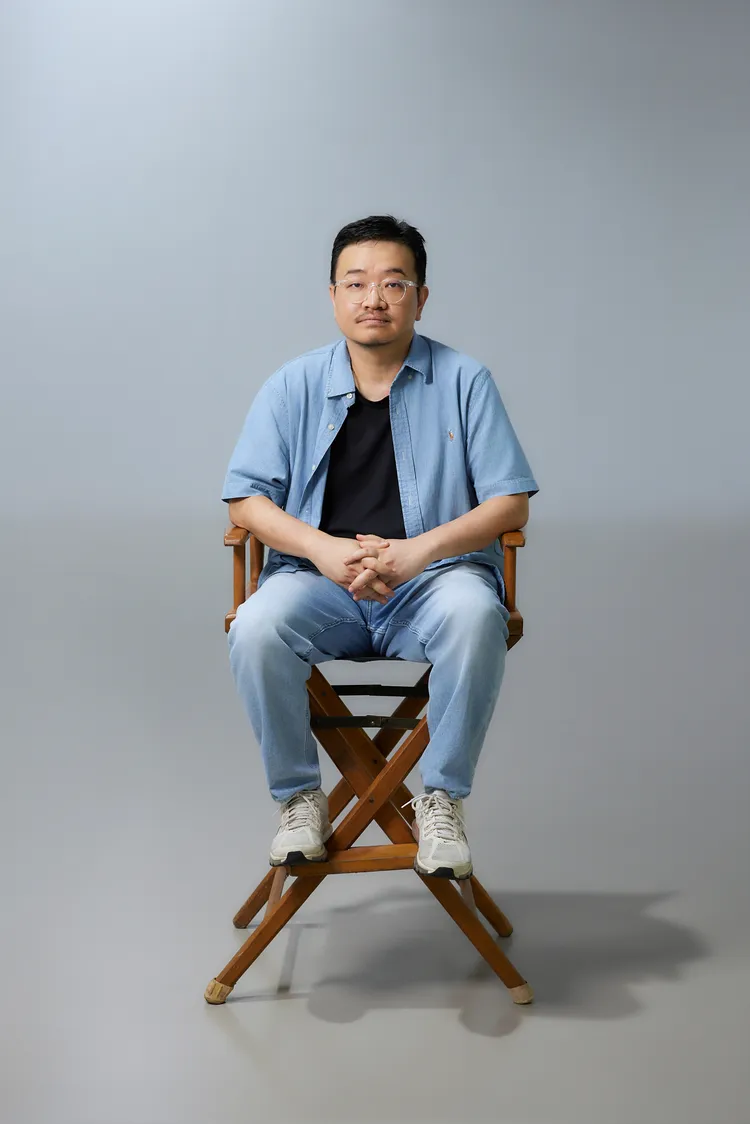 延尚昊執導低預算電影，透露是受到台灣導演楊德昌影響。© 2025 Plus M Entertainment and WOWPOINT. All Rights Reserved.