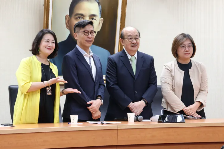 民進黨團幹部三長出爐，柯建銘續任總召、鍾佳濱任幹事長、陳培瑜任書記長。莊宗達攝