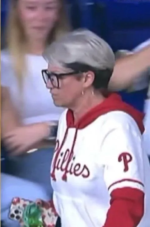 女子慘遭肉搜。翻攝自X