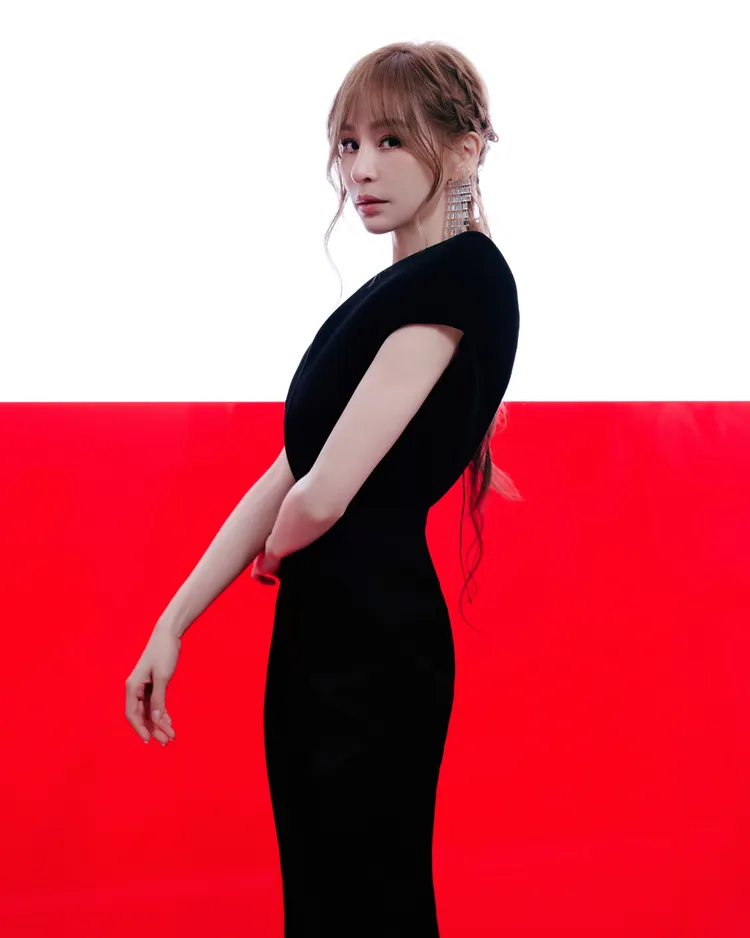 王心凌昨於微博音樂盛典抱回「年度矚目音樂人」獎項。寬宏藝術 X 天晴娛樂提供