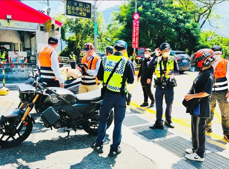 為提升交通安全，屏東縣警局聯合稽查台24線，1天就查獲21件違規。翻攝畫面