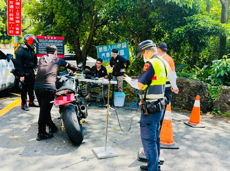 為提升交通安全，屏東縣警局聯合稽查台24線，1天就查獲21件違規。翻攝畫面