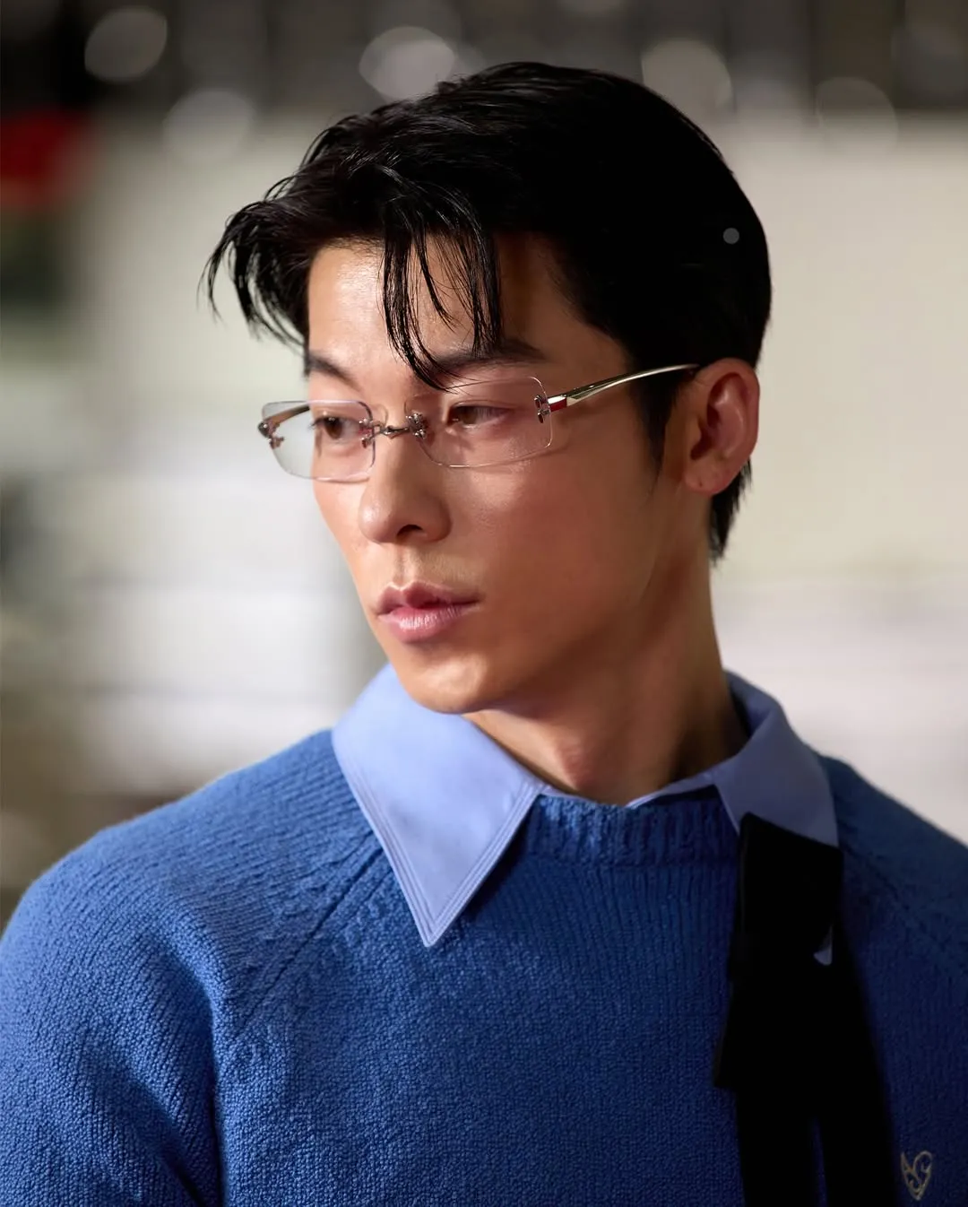 许光汉配戴无框眼镜化身气质书生。翻摄GENTLE MONSTER IG