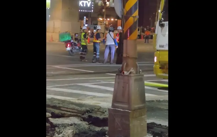 外送員與義交現場爭論。翻攝自tarika_ham