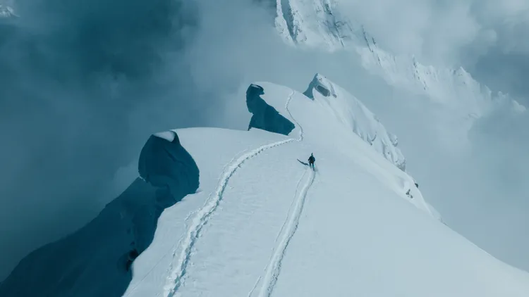 巴吉爾從聖母峰滑雪下山，過程驚險。路透社