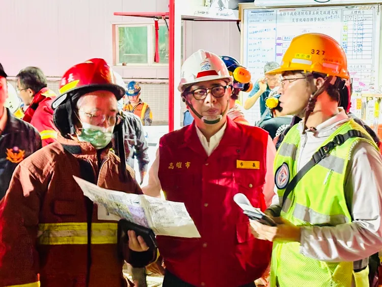 陳其邁市長及相關局處首長趕赴現場。翻攝畫面