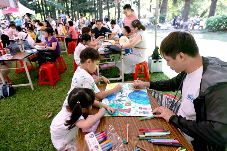 国泰儿绘首场户外写生台南起跑  九月前进台中、台北