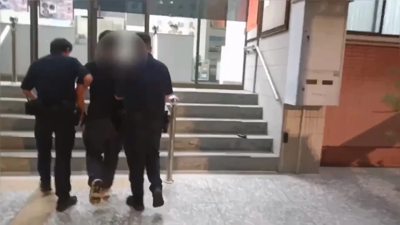 在电影院殴打2名女客人的陈姓男子,被警方依伤害等罪移送法办。民众提供