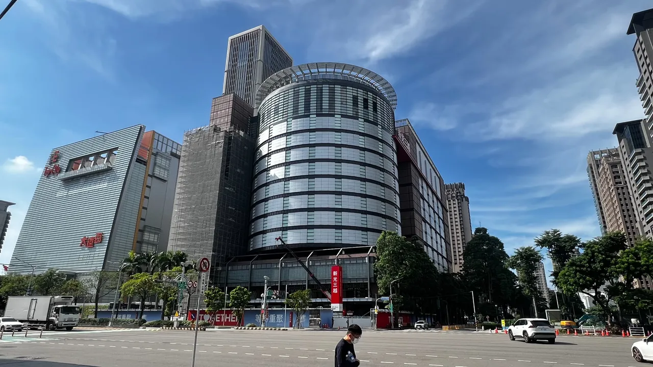新光三越台中店预计9月27日复业。鲜明摄
