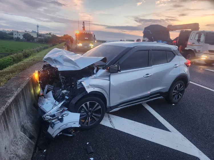 這起事故共造成4車追撞，1人受傷。民眾提供