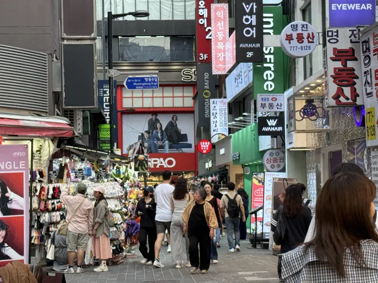 在韓國旅遊需注意，不要隨意拍攝路人，即使只是在餐廳打卡，也要避免侵犯肖像權，甚至觸犯法律。 資料照