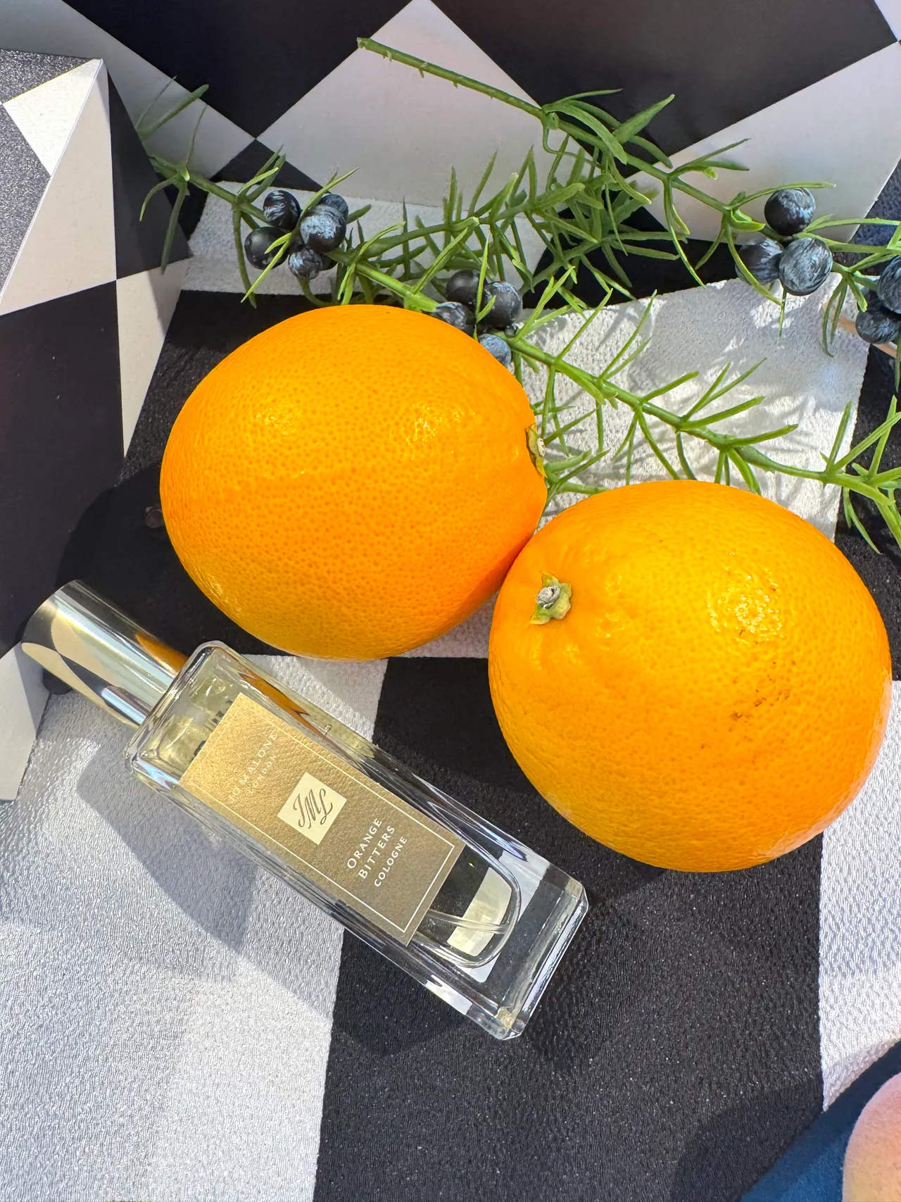 Jo Malone秋冬限定派对系列苦橙限量版香水,30ml/3050元、100ml/6100元。张家玲摄